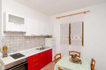 1-Bedroom Apartment in Saplunara with Terrace Garden View