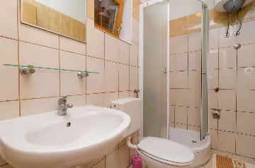 1-Bedroom Apartment in Saplunara with Terrace Garden View