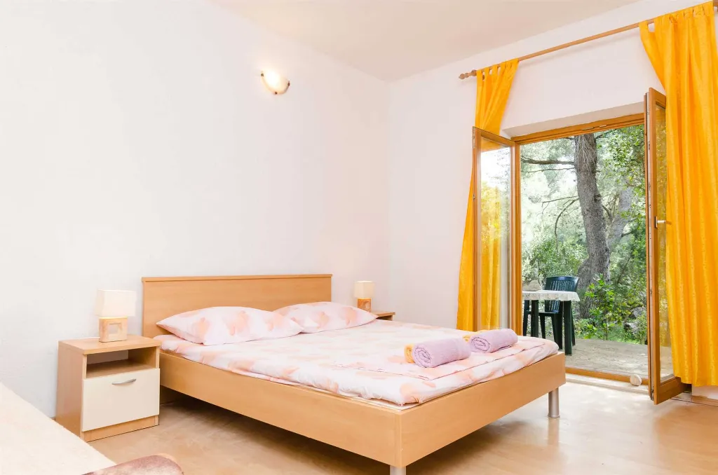 1-Bedroom Apartment in Saplunara with Terrace Garden View