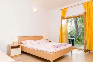 1-Bedroom Apartment in Saplunara with Terrace Garden View