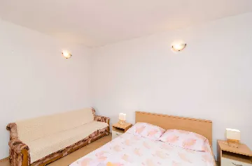 1-Bedroom Apartment in Saplunara with Terrace Garden View