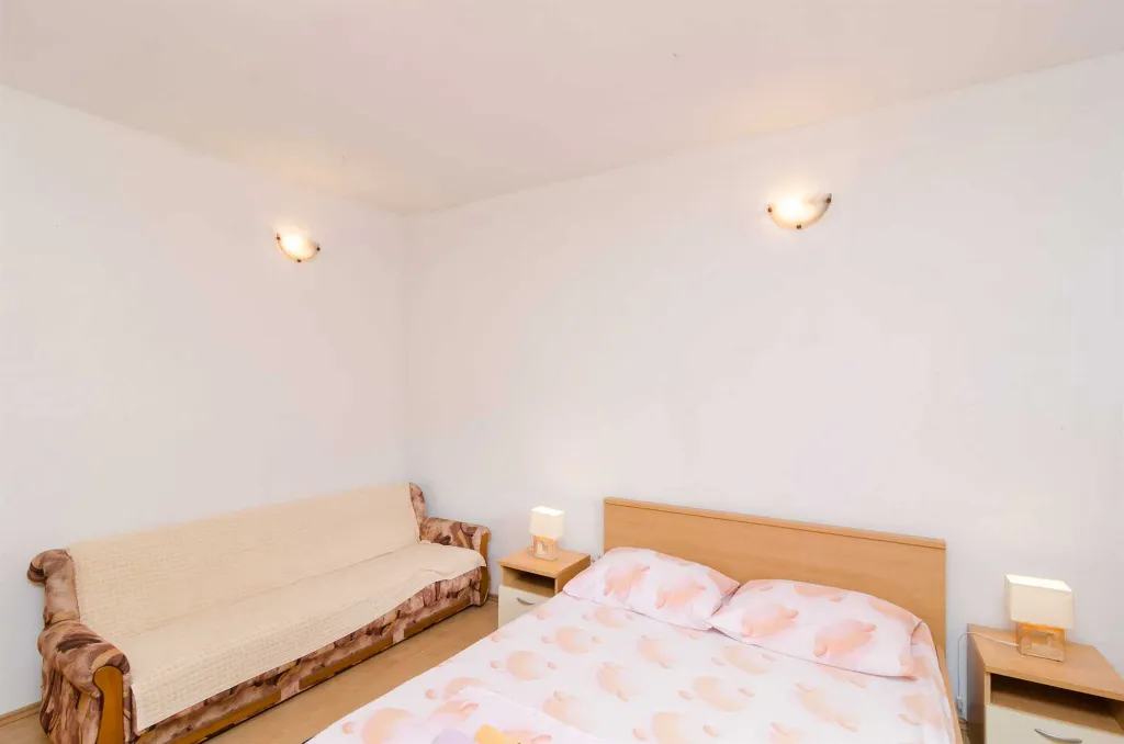1-Bedroom Apartment in Saplunara with Terrace Garden View