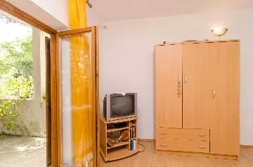 1-Bedroom Apartment in Saplunara with Terrace Garden View