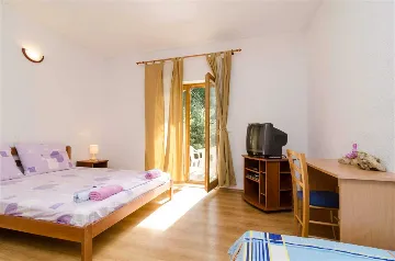 1-Bedroom Apartment with Terrace in Saplunara