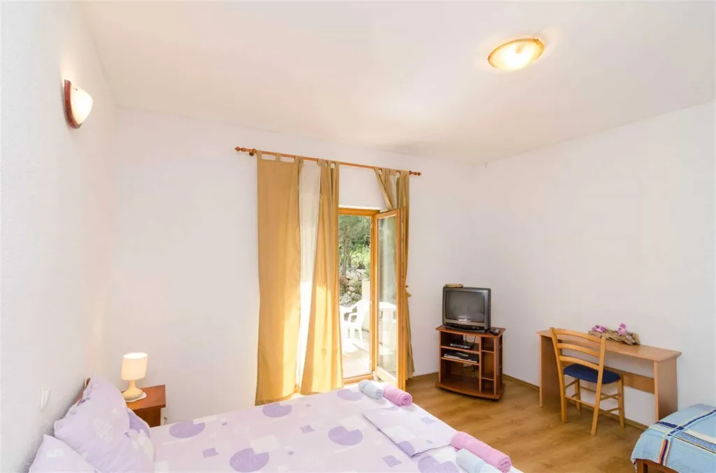 1-Bedroom Apartment with Terrace in Saplunara