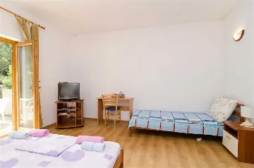 1-Bedroom Apartment with Terrace in Saplunara