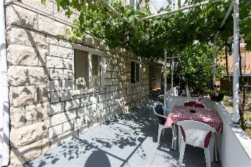 Dubrovnik 2-Bedroom Apartment for Up to 5 Guests