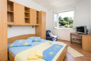 Dubrovnik 2-Bedroom Apartment for Up to 5 Guests