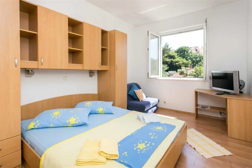 Dubrovnik 2-Bedroom Apartment for Up to 5 Guests