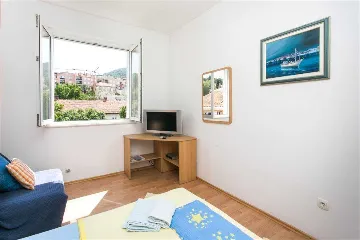 Dubrovnik 2-Bedroom Apartment for Up to 5 Guests