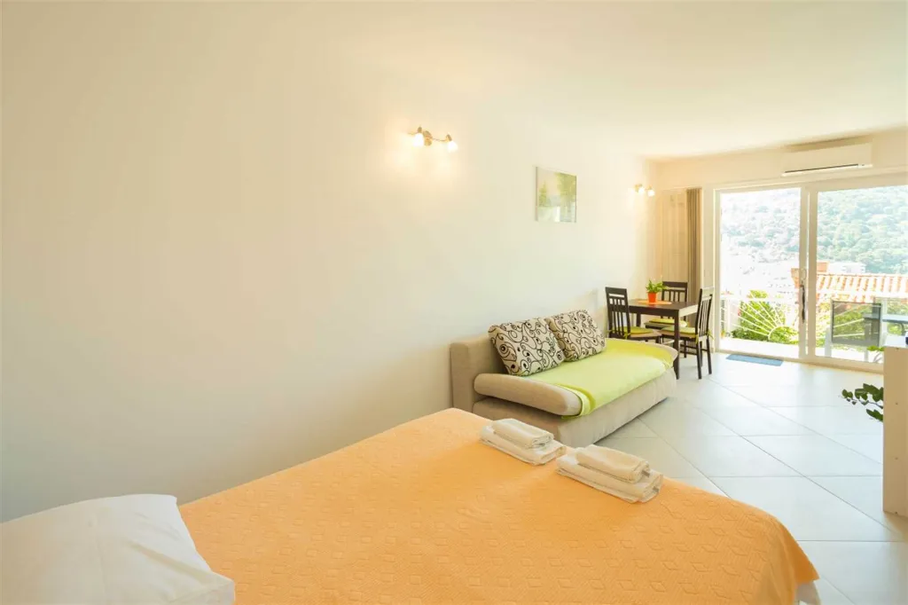 Studio Apartment with Sea-View Terrace in Dubrovnik
