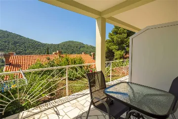 Studio Apartment with Sea-View Terrace in Dubrovnik