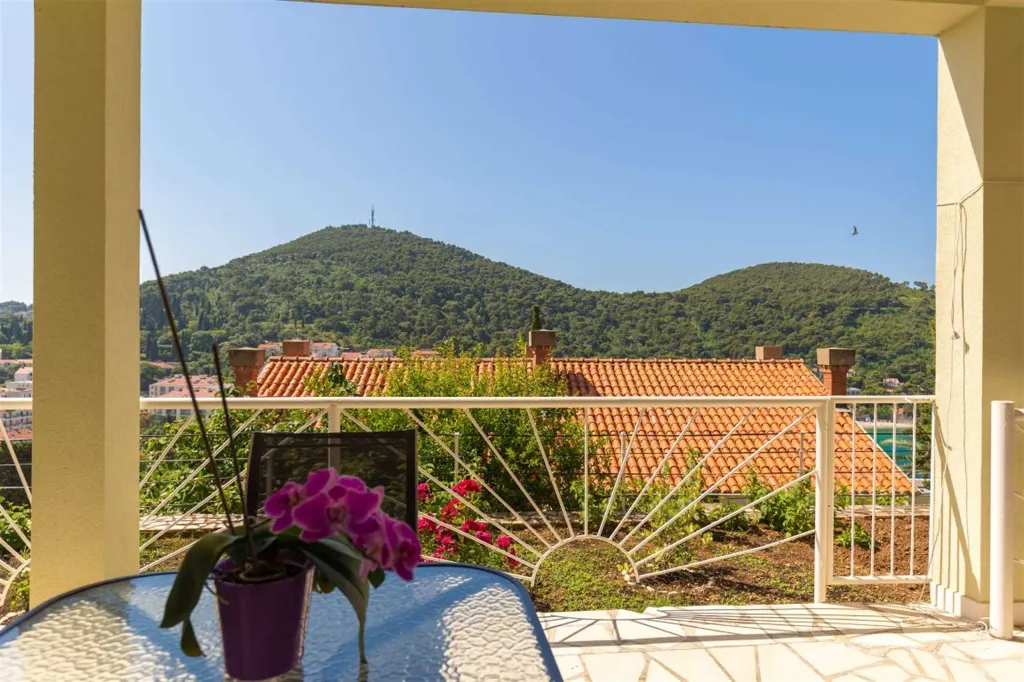 Studio Apartment with Sea-View Terrace in Dubrovnik