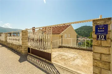 Studio Apartment with Sea-View Terrace in Dubrovnik