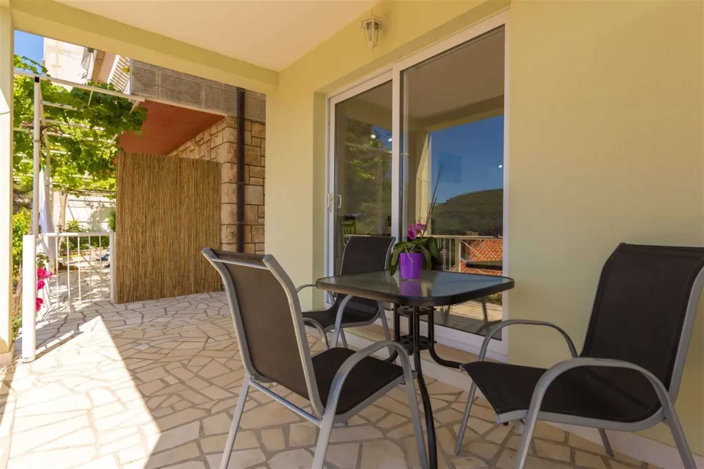 Studio Apartment with Sea-View Terrace in Dubrovnik