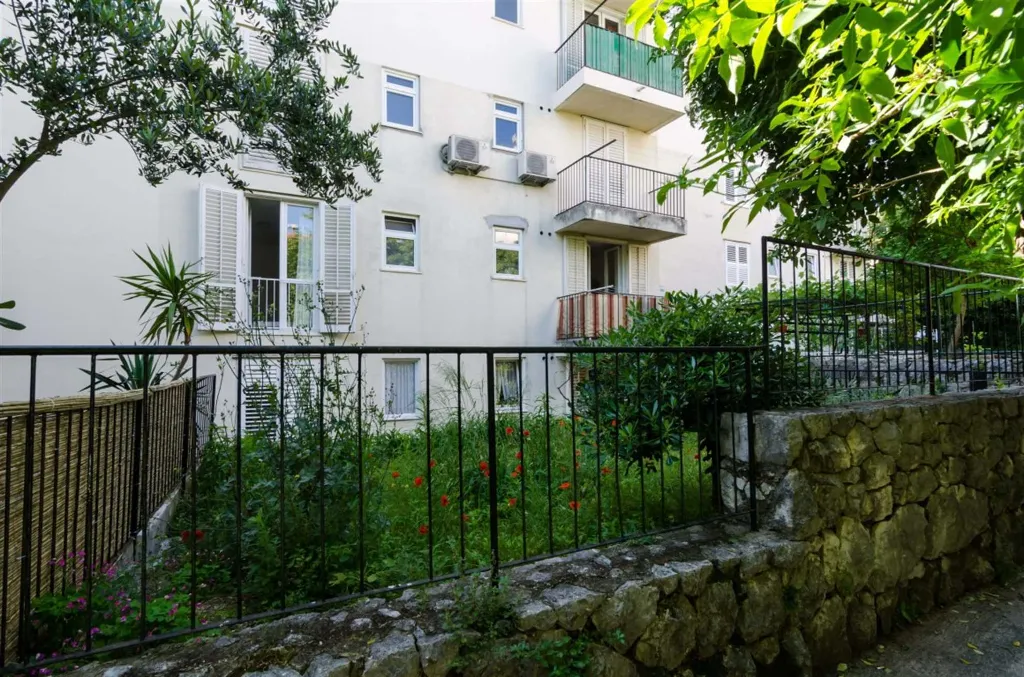 Dubrovnik Apartment with Private Balcony (Sleeps 5)
