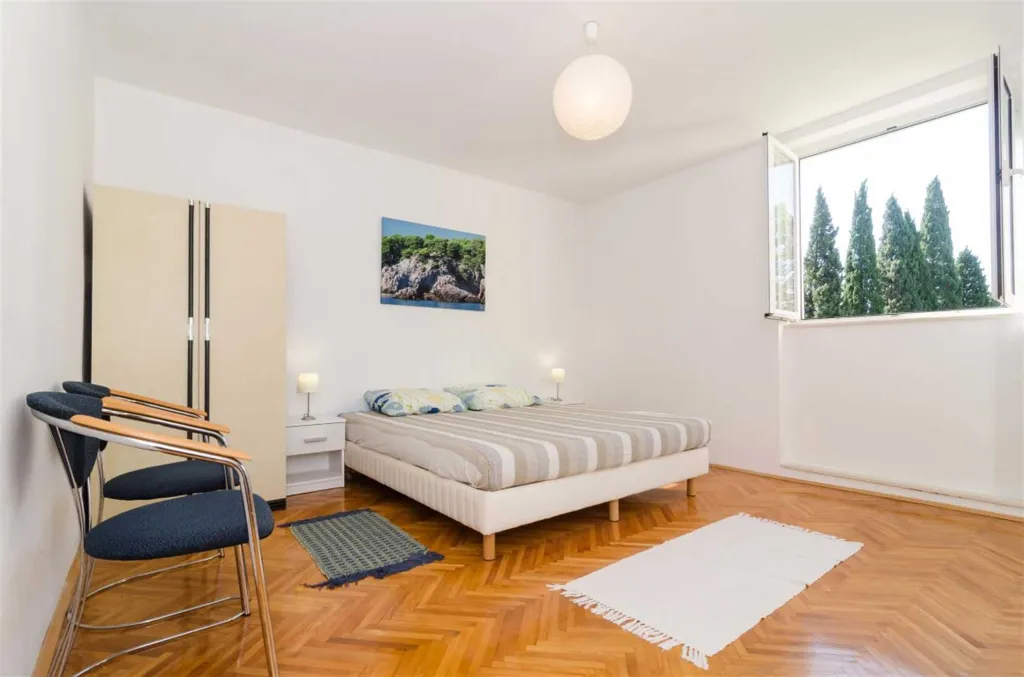 Dubrovnik Apartment with Private Balcony (Sleeps 5)