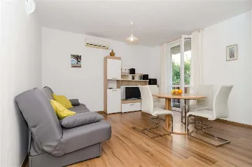 Dubrovnik Apartment with Private Balcony (Sleeps 5)