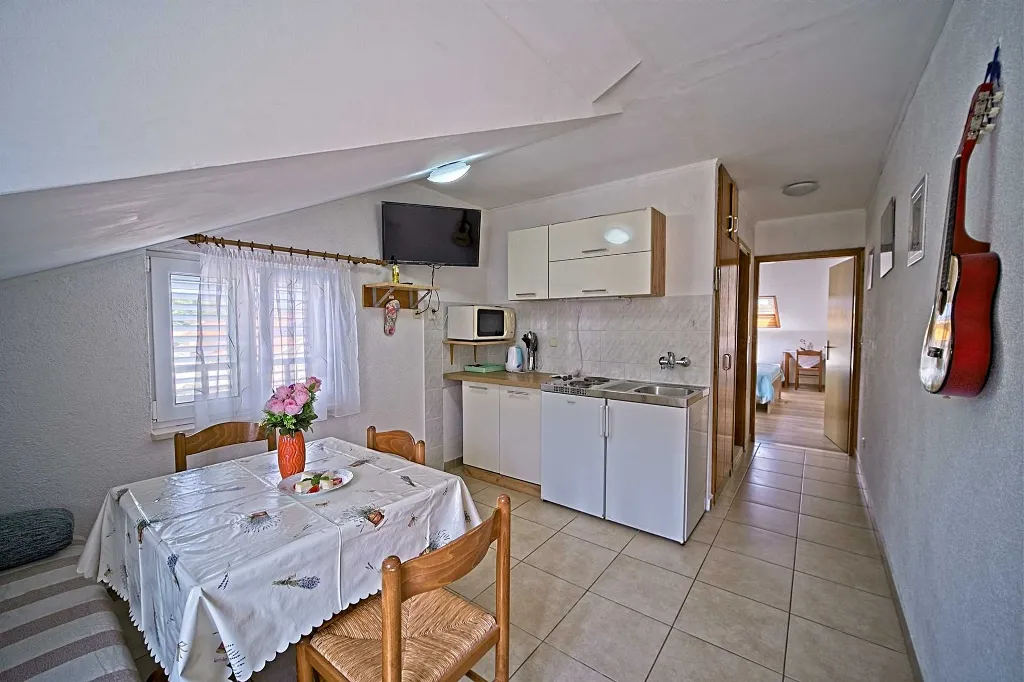 Apartment in Mljet with Balcony and Sea View for 4