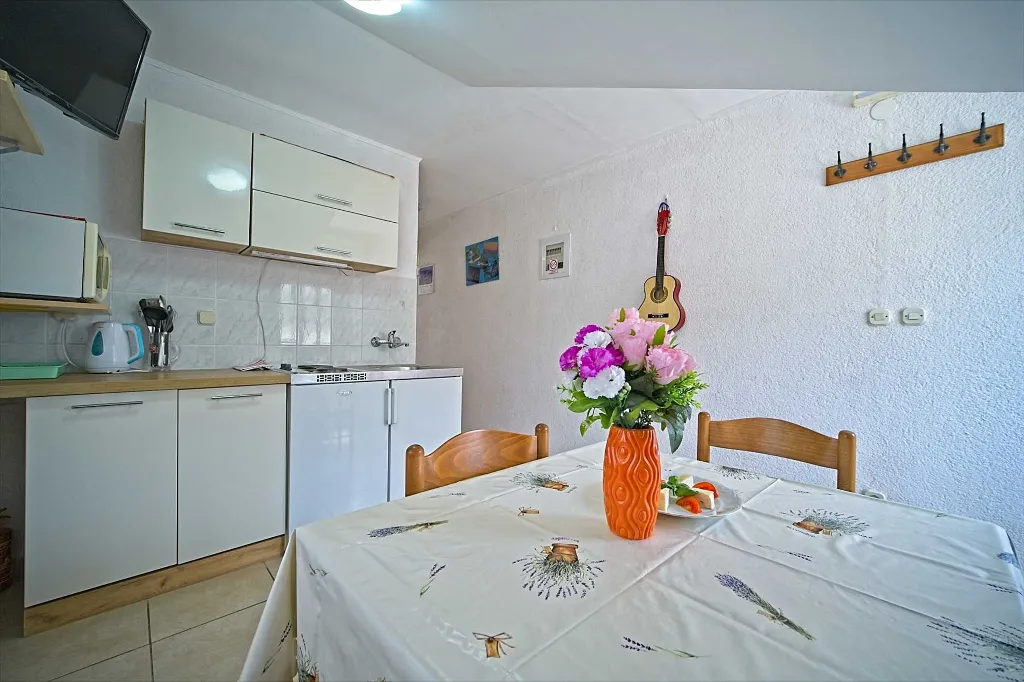 Apartment in Mljet with Balcony and Sea View for 4