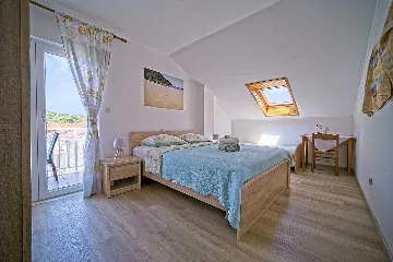 Apartment in Mljet with Balcony and Sea View for 4