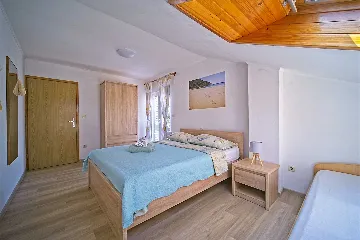 Apartment in Mljet with Balcony and Sea View for 4