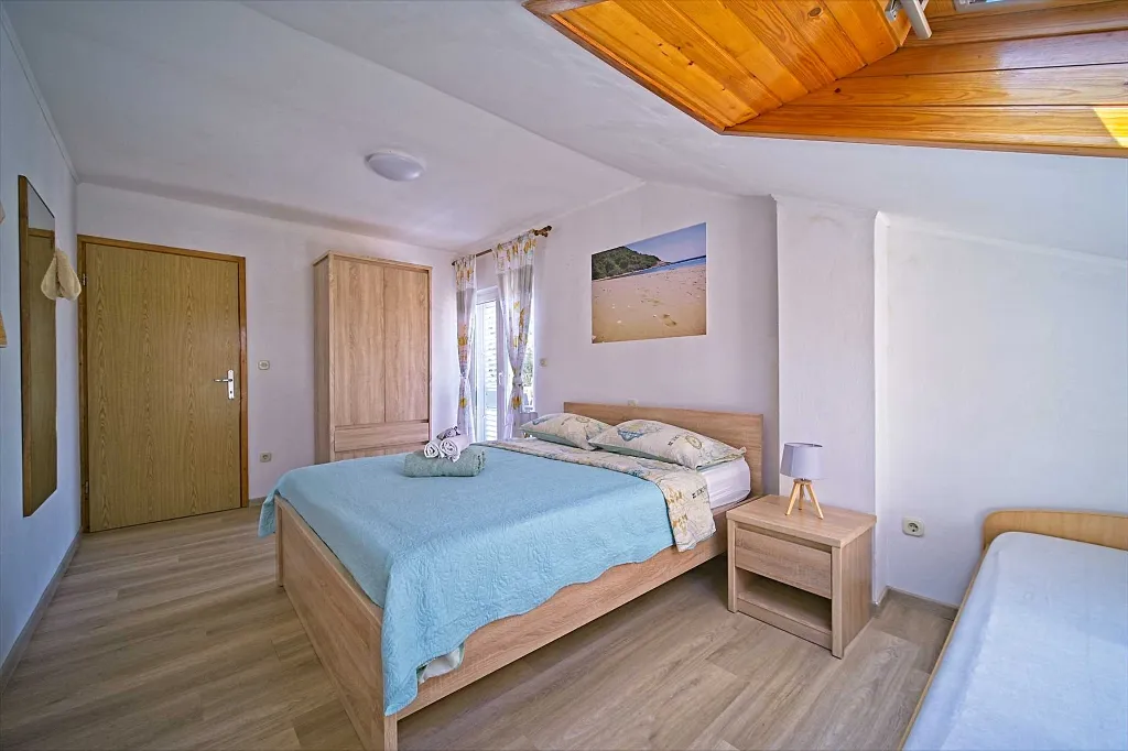 Apartment in Mljet with Balcony and Sea View for 4