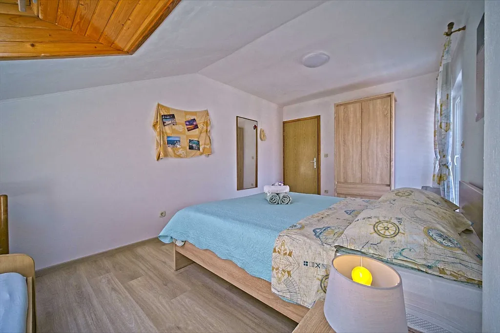 Apartment in Mljet with Balcony and Sea View for 4
