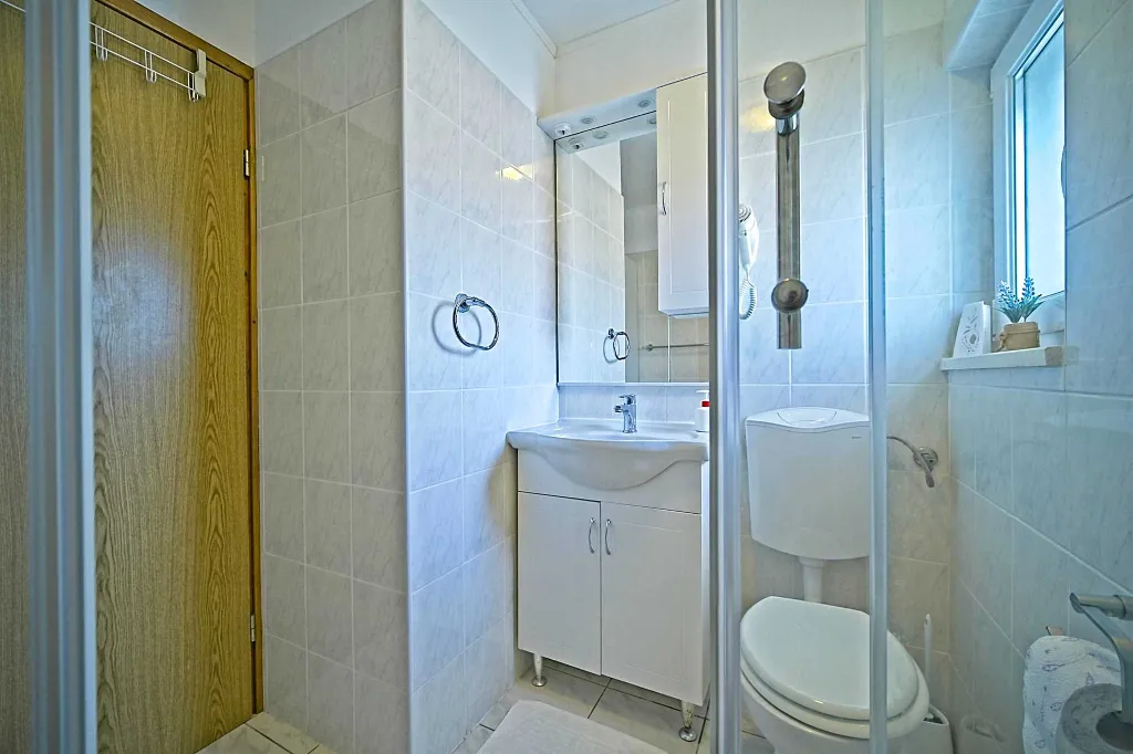 Apartment in Mljet with Balcony and Sea View for 4