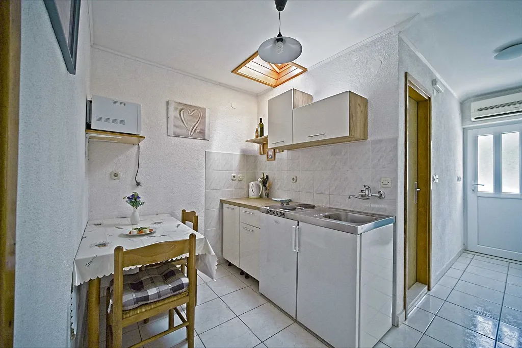 Mljet One-Bedroom Apartment with Sea-View Balcony