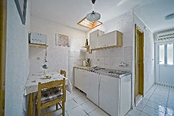 Mljet One-Bedroom Apartment with Sea-View Balcony