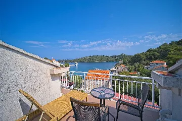 Mljet One-Bedroom Apartment with Sea-View Balcony