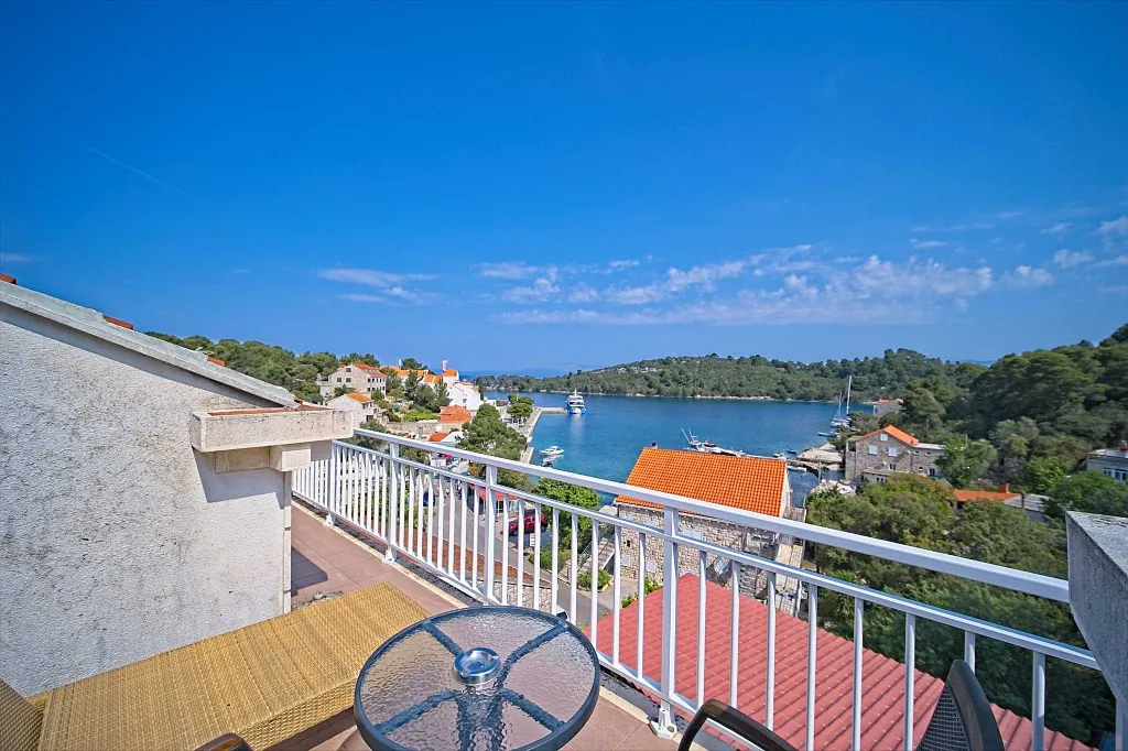 Mljet One-Bedroom Apartment with Sea-View Balcony
