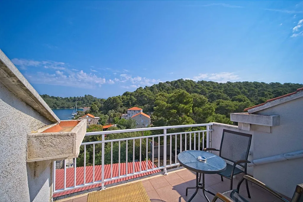 Mljet One-Bedroom Apartment with Sea-View Balcony