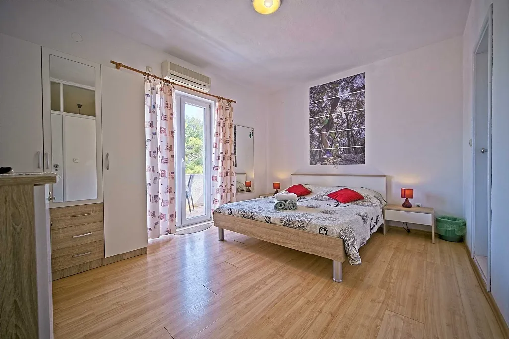 One-Bedroom Apartment in Mljet with Balcony