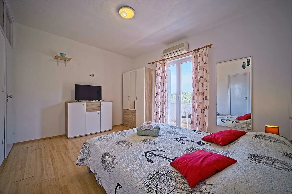 One-Bedroom Apartment in Mljet with Balcony