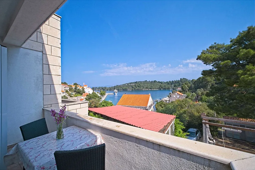 One-Bedroom Apartment in Mljet with Balcony