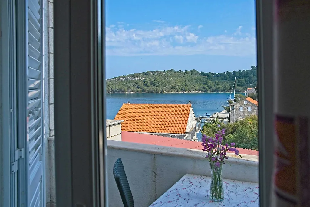 One-Bedroom Apartment in Mljet with Balcony