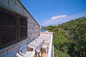 Two-Bedroom Apartment with Terrace in Mljet