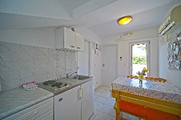 Two-Bedroom Apartment with Terrace in Mljet