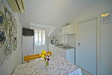 Two-Bedroom Apartment with Terrace in Mljet