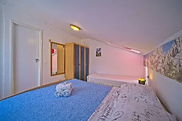 Two-Bedroom Apartment with Terrace in Mljet