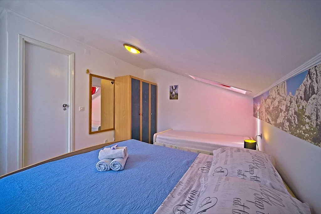 Two-Bedroom Apartment with Terrace in Mljet