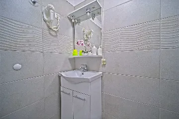 Two-Bedroom Apartment with Terrace in Mljet