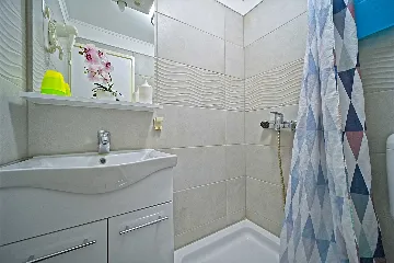 Two-Bedroom Apartment with Terrace in Mljet