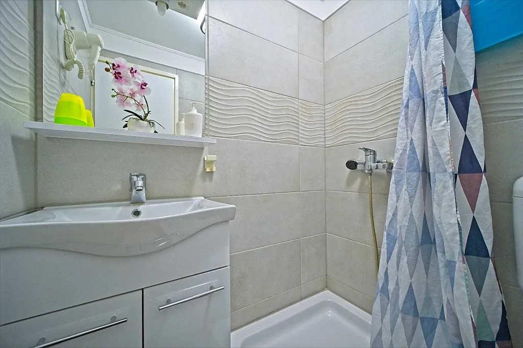 Two-Bedroom Apartment with Terrace in Mljet