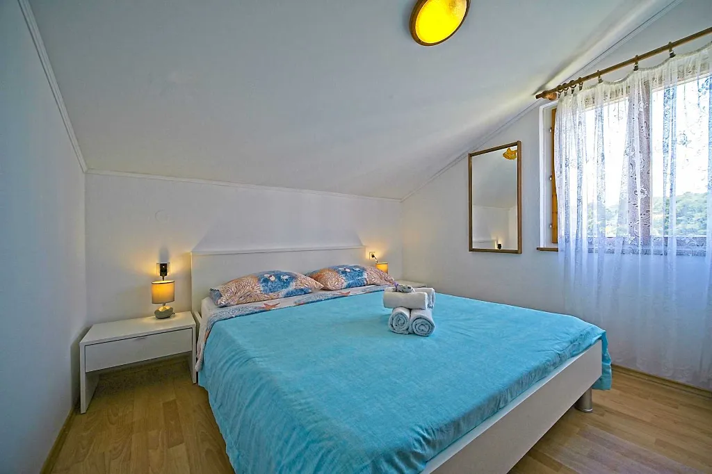 Two-Bedroom Apartment with Terrace in Mljet