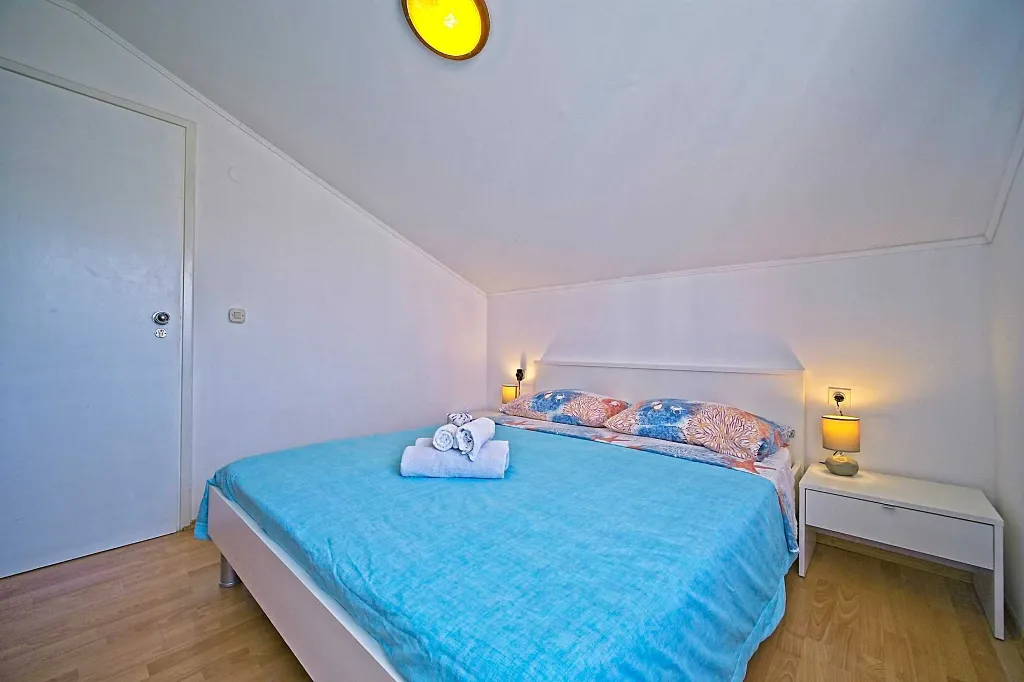 Two-Bedroom Apartment with Terrace in Mljet