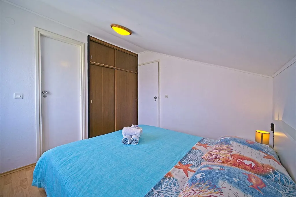 Two-Bedroom Apartment with Terrace in Mljet