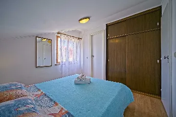 Two-Bedroom Apartment with Terrace in Mljet
